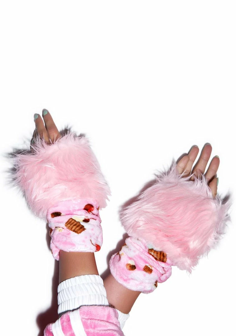 Coupon ๐ J Valentine Scarves & Gloves Cupcake Treat Gloves ๐ฅ 5 J Valentine Scarves & Gloves Cupcake Treat Gloves